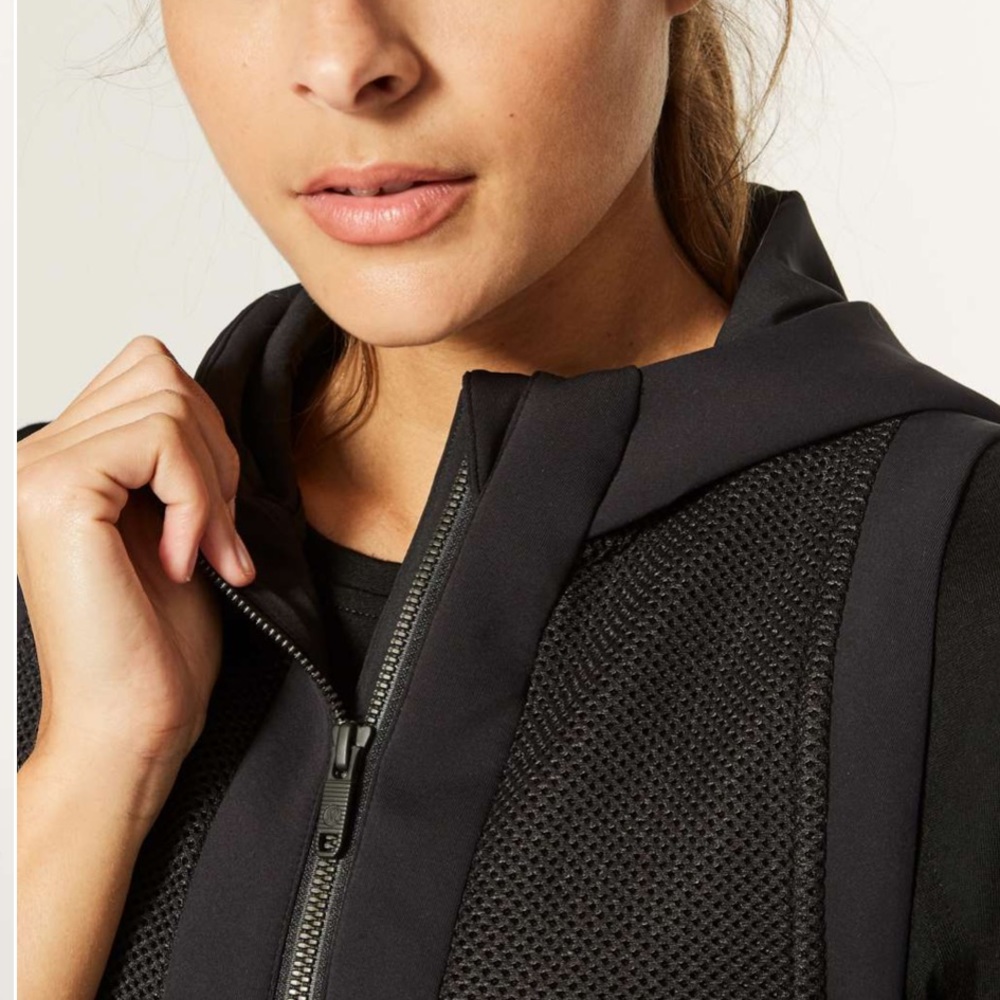 Lululemon the Spaces in between vest